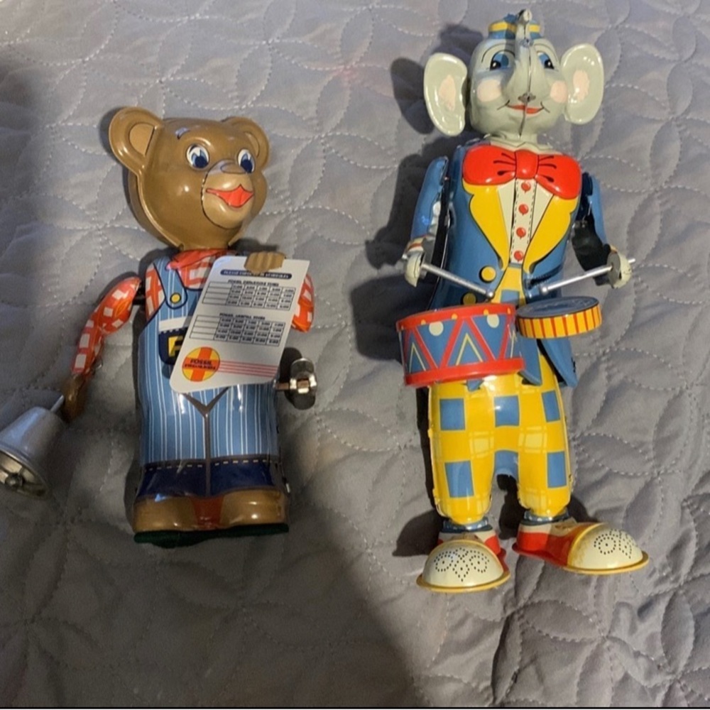 2 vintage tin toys Fossil Streamliners Japan